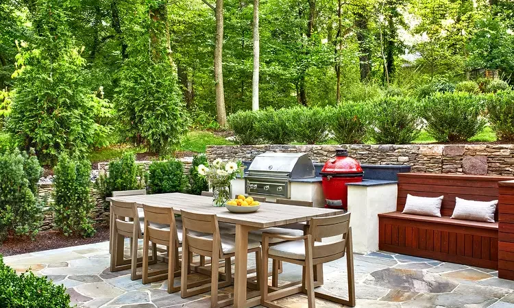Modern Outdoor Kitchen Ideas for Backyard Hosting
