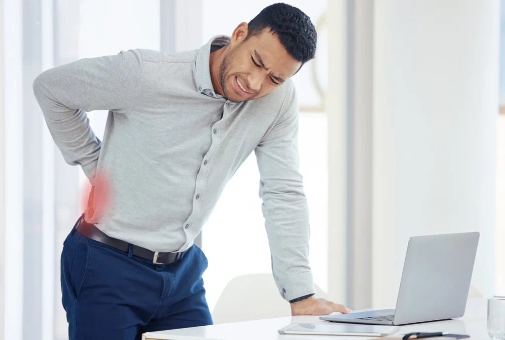 Practical Back Pain Tips for Office Workers