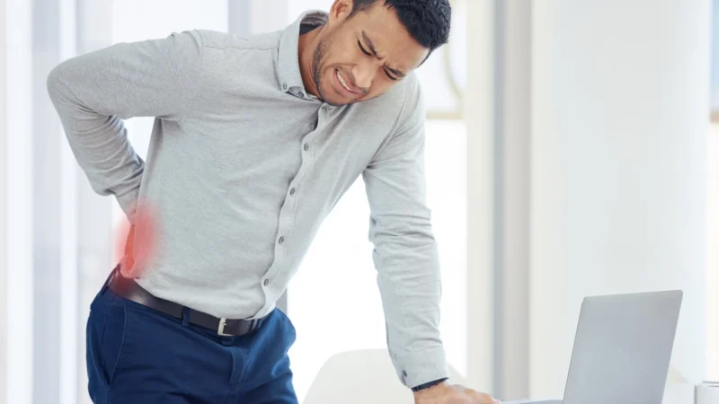 Practical Back Pain Tips for Office Workers